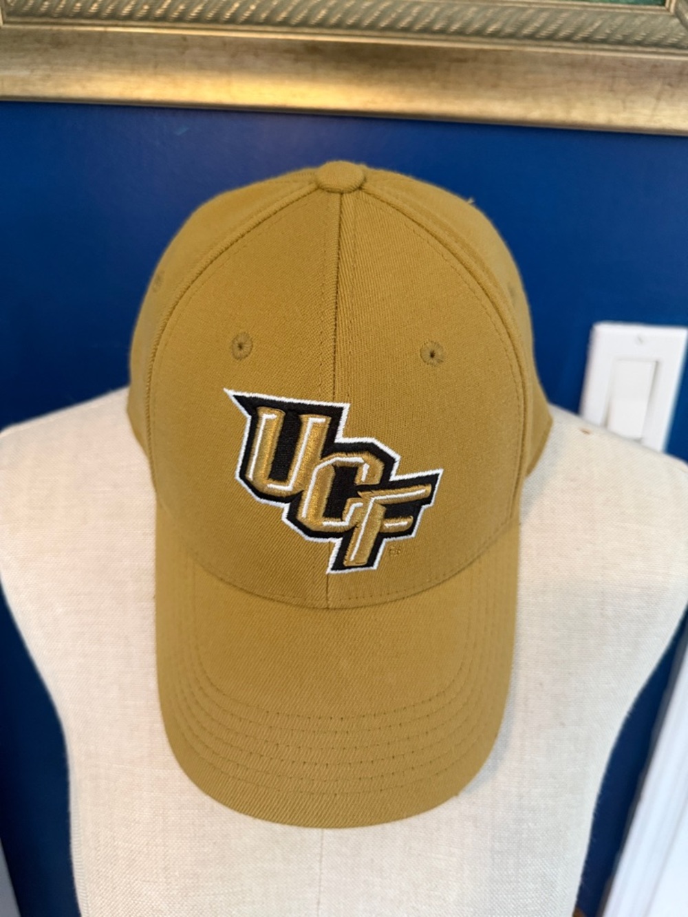 NWOT Men’s Top of The World UCF Embroidered Logo Gold Baseball Cap One Size
